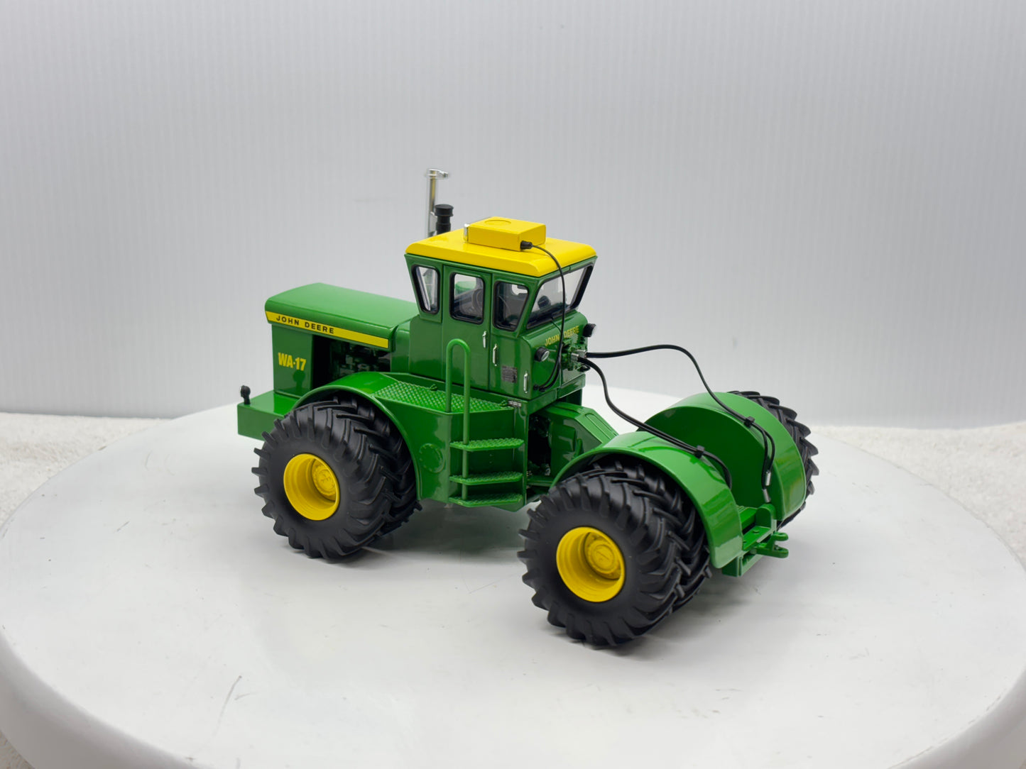 1/32 John Deere WA-17 Prestige