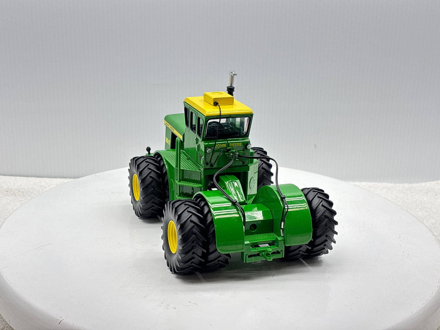 1/32 John Deere WA-17 Prestige