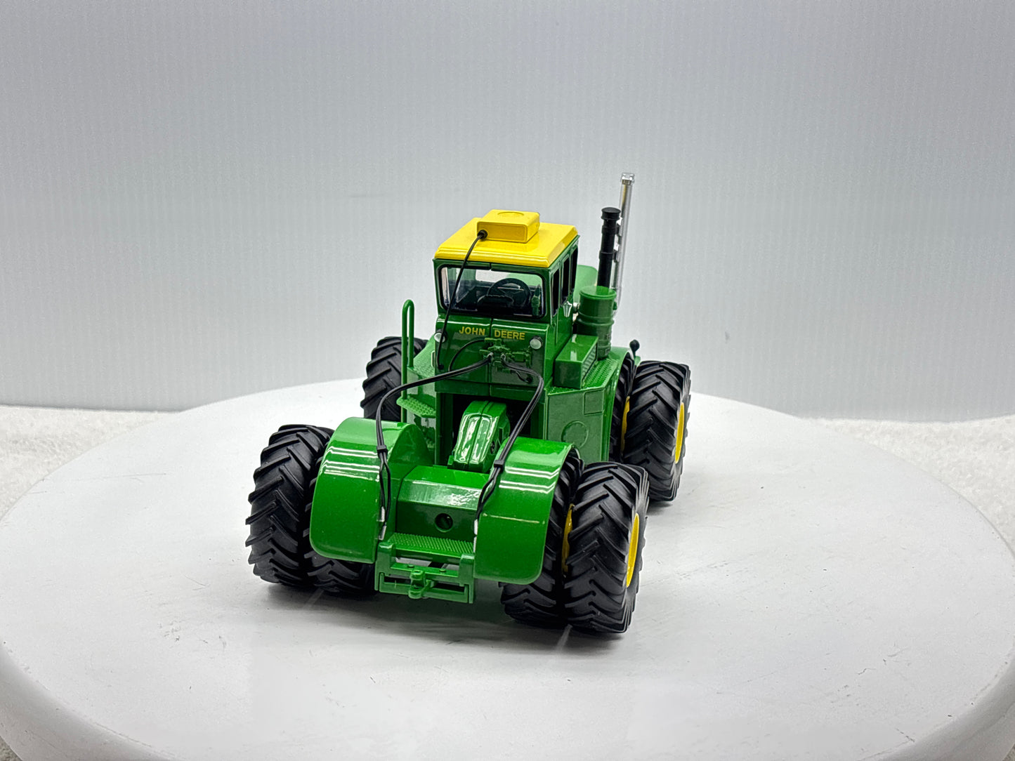 1/32 John Deere WA-17 Prestige