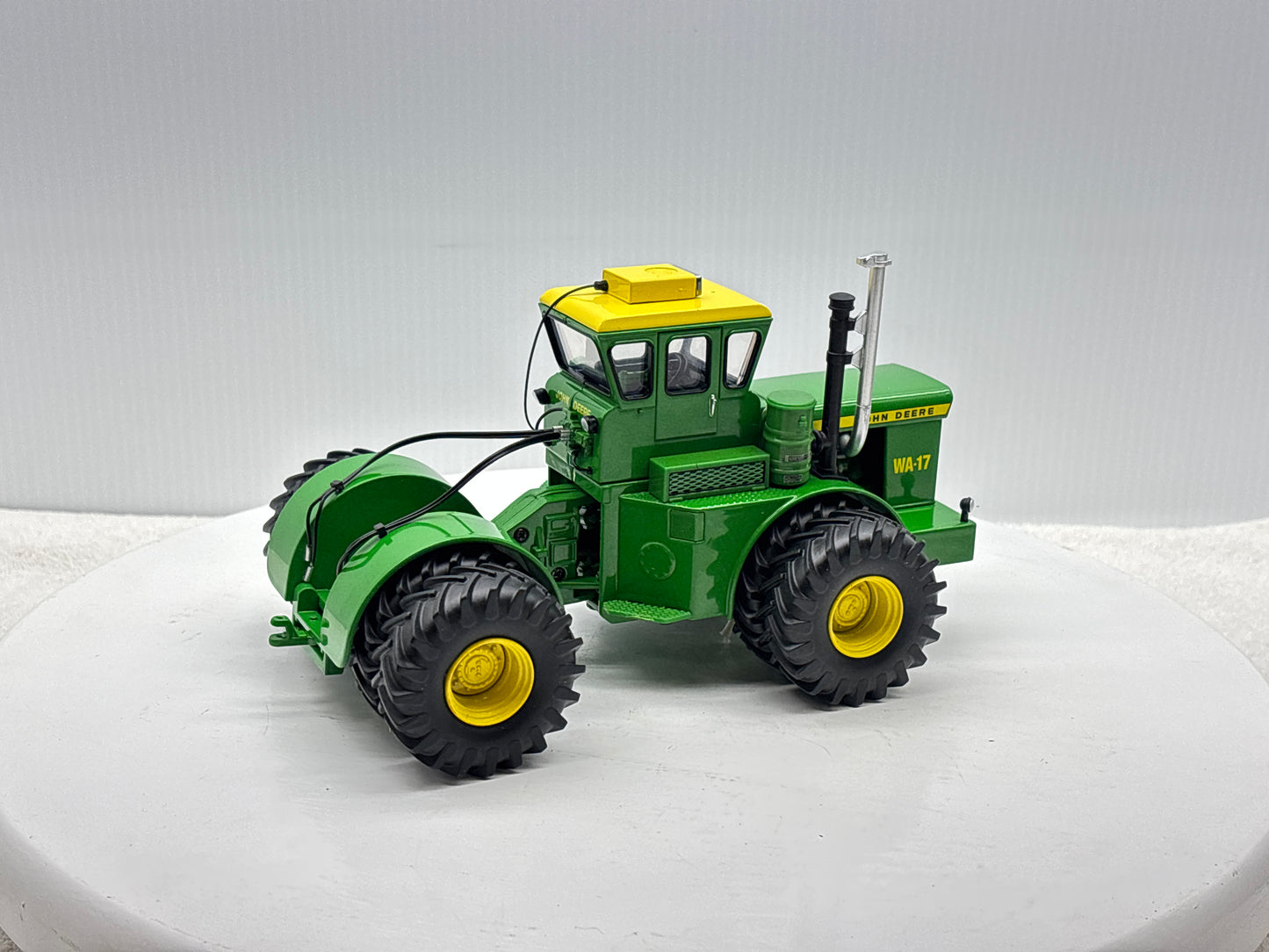 1/32 John Deere WA-17 Prestige