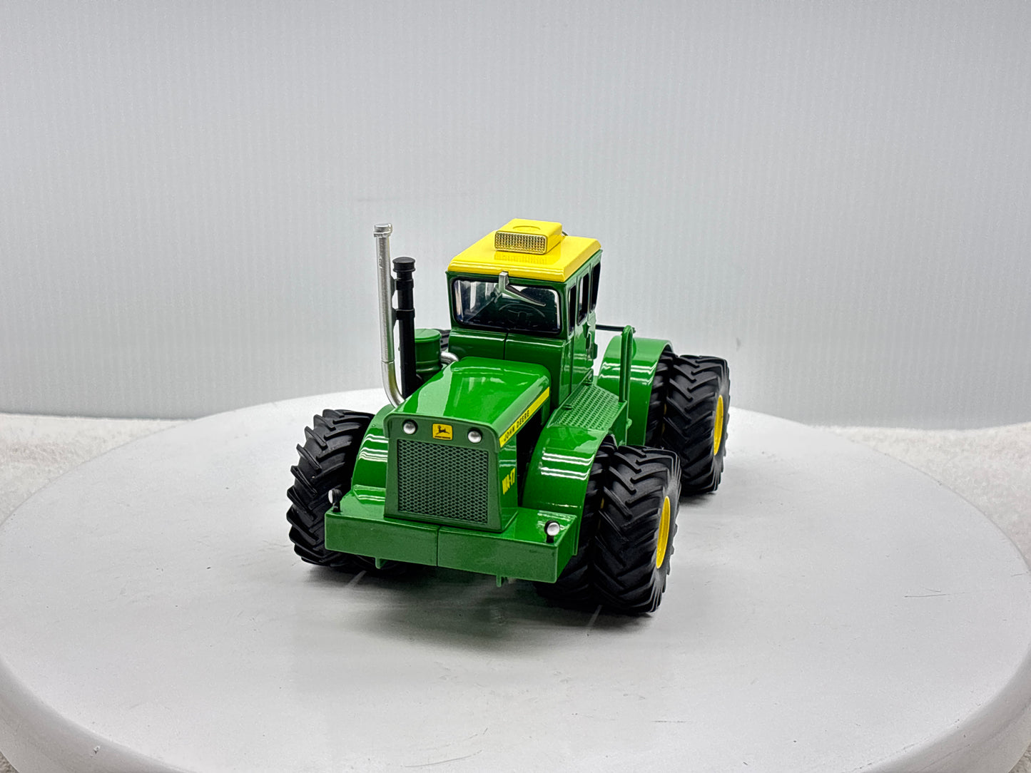 1/32 John Deere WA-17 Prestige
