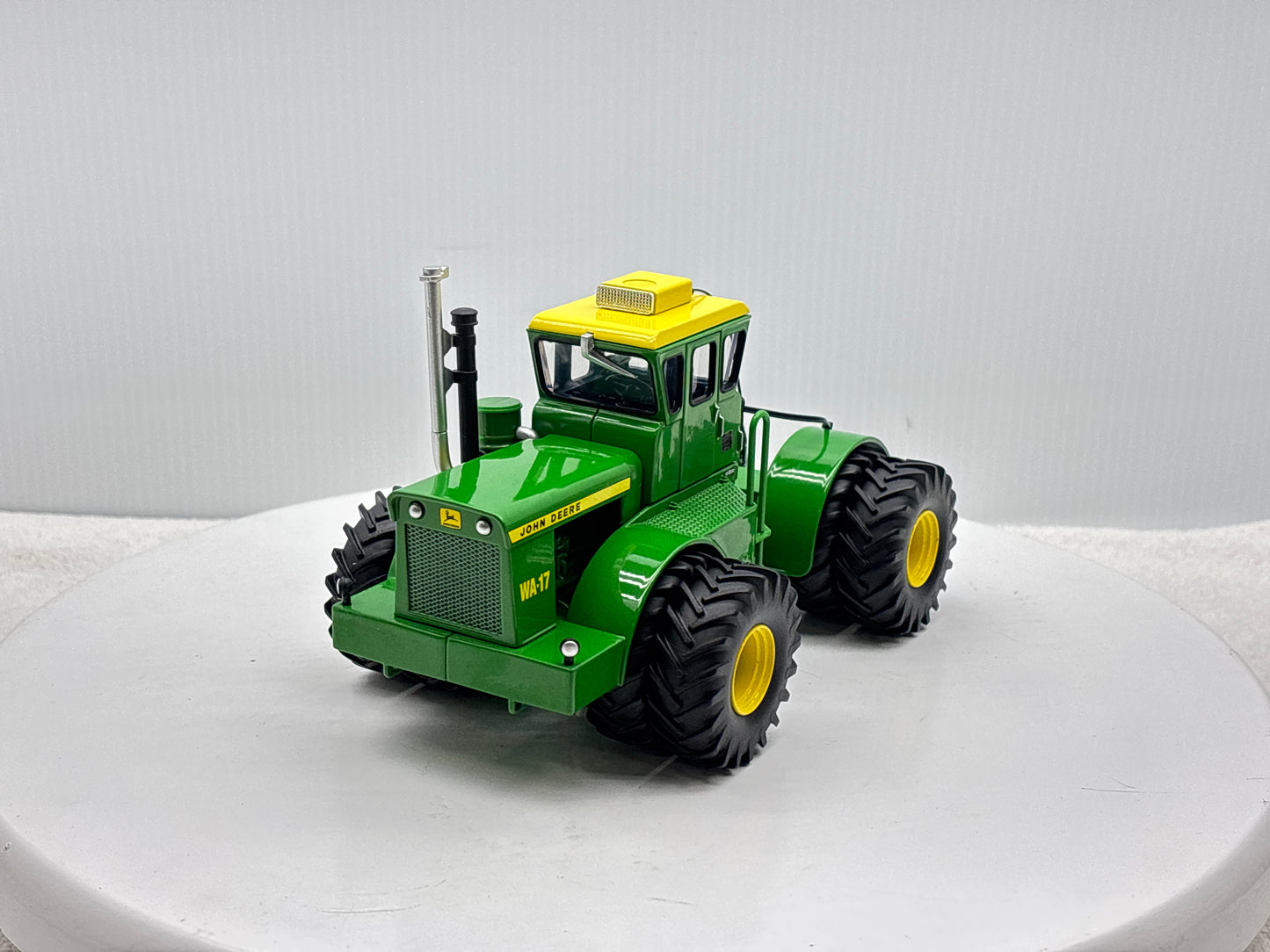 1/32 John Deere WA-17 Prestige