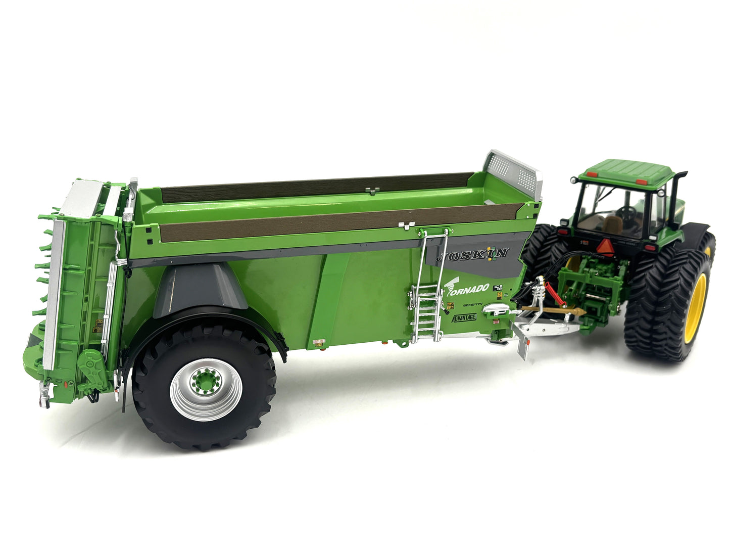 1/32 Joskin Tornado 6016-17V Manure Spreader