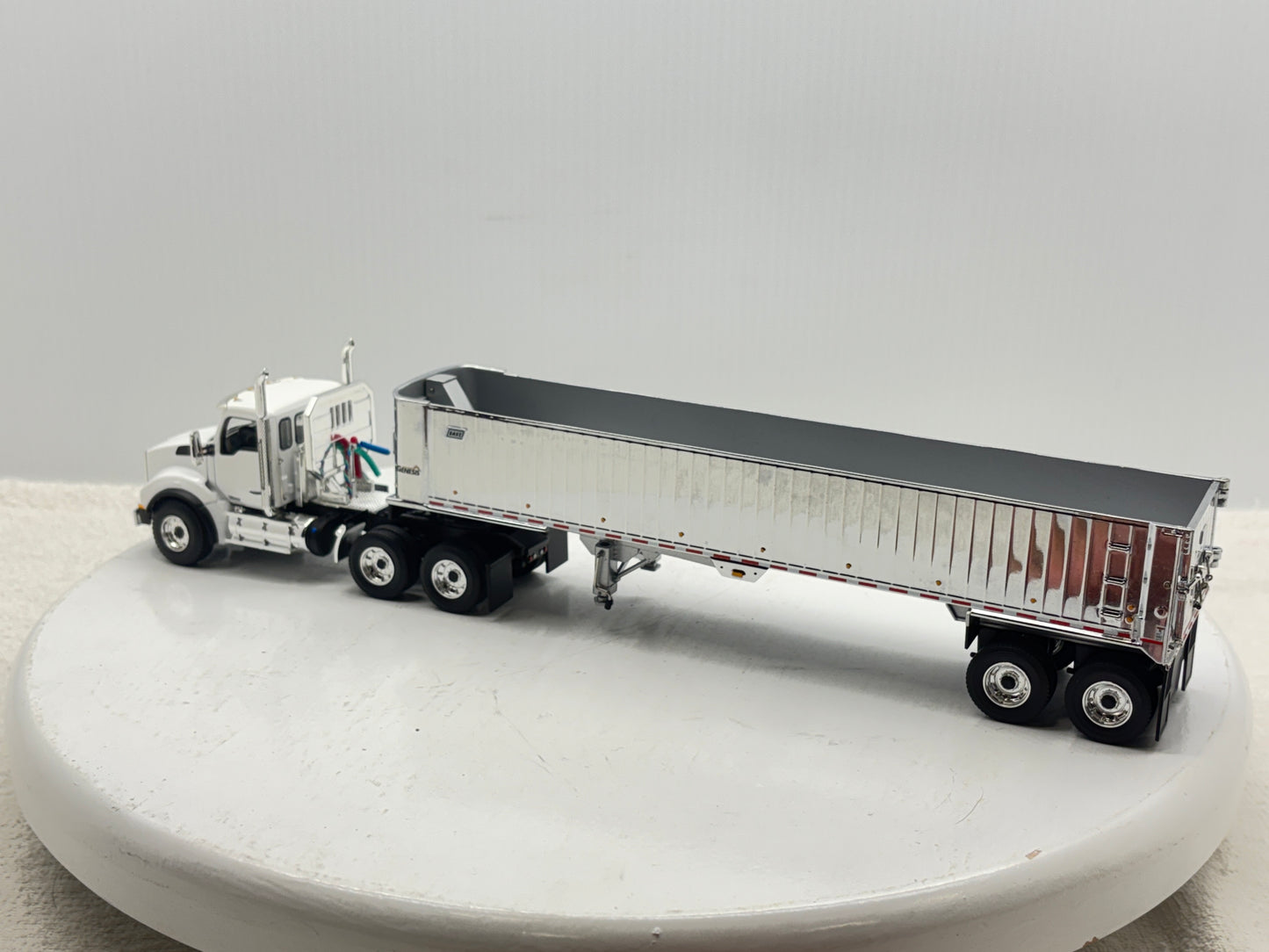 1/50 Kenworth T880 Day Cab (White)