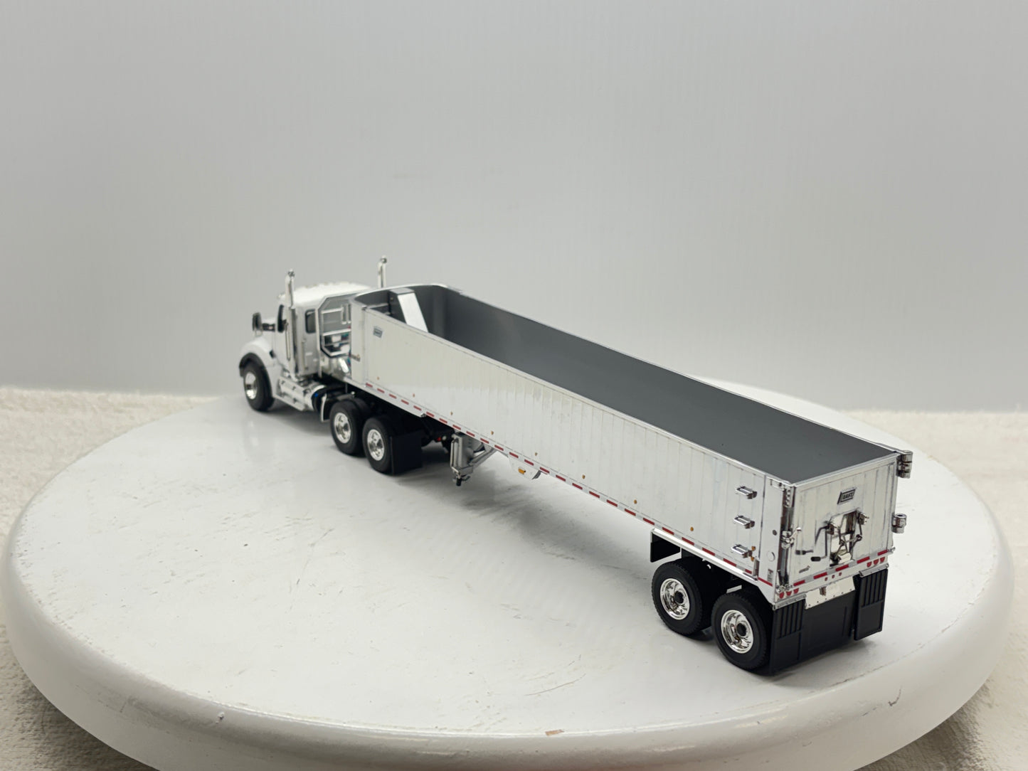 1/50 Kenworth T880 Day Cab (White)