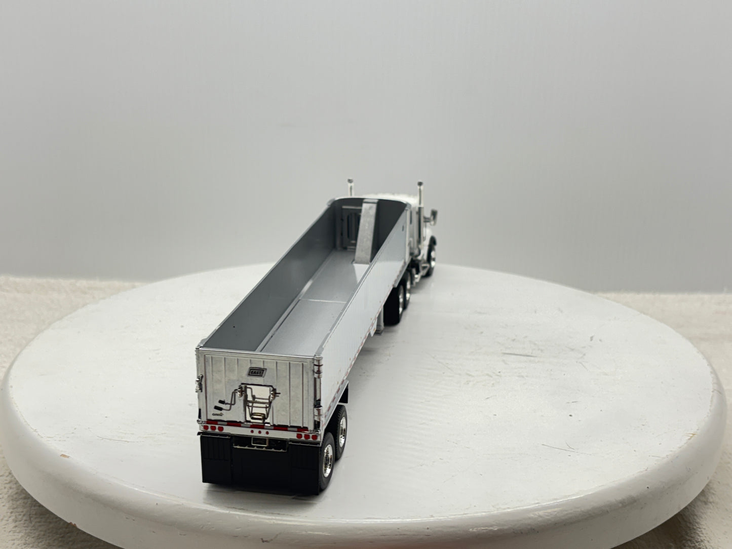 1/50 Kenworth T880 Day Cab (White)