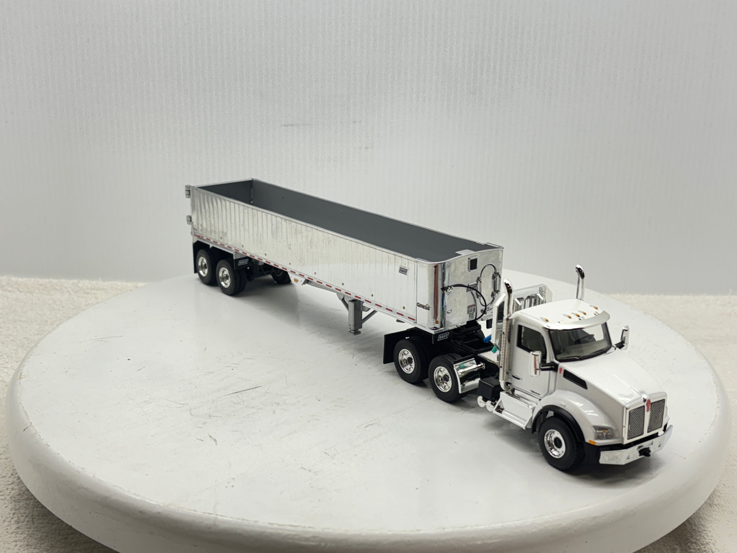 1/50 Kenworth T880 Day Cab (White)