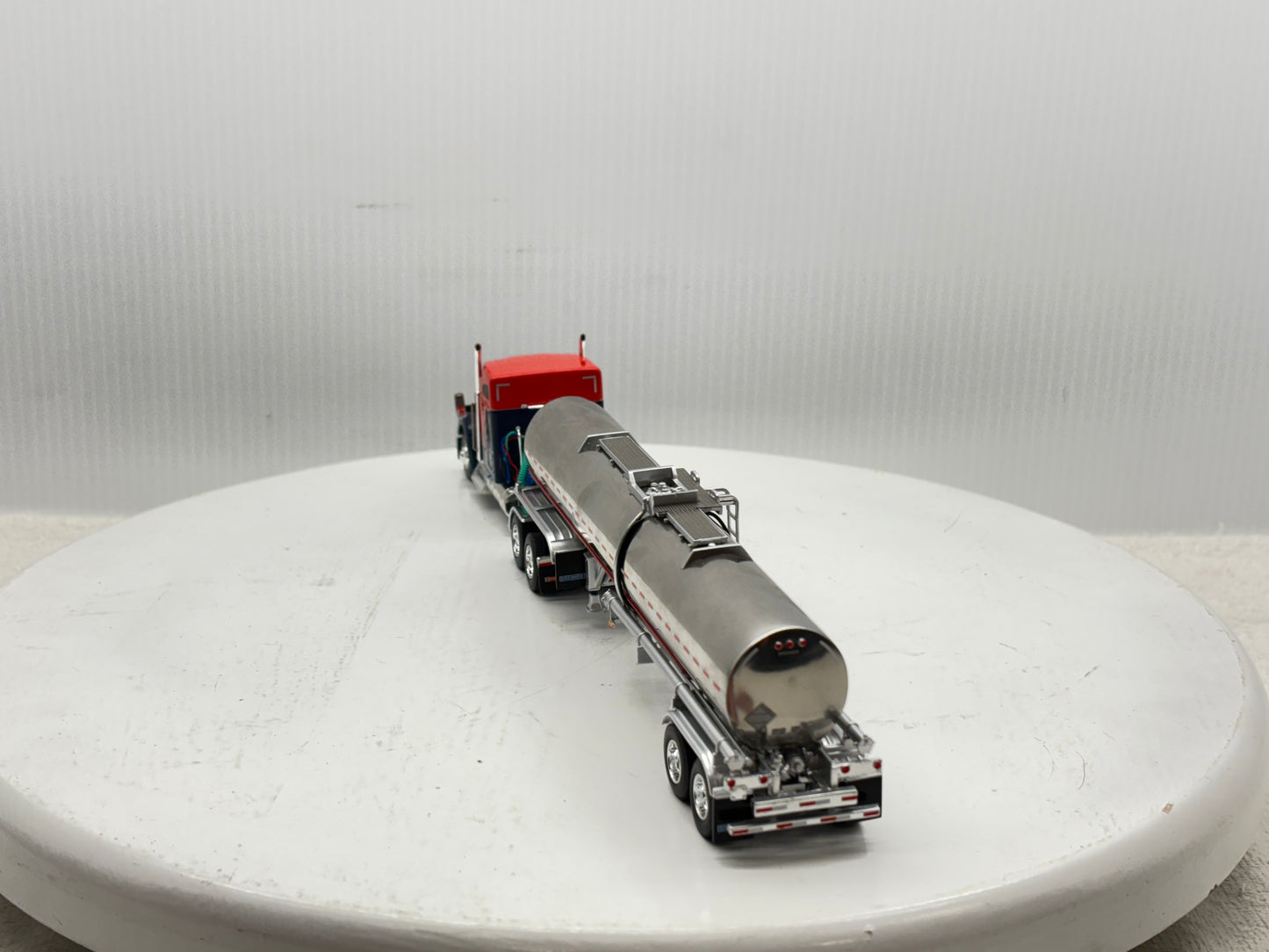 1/64 Kenworth W990 76'' Midroof (Orange-Blue)