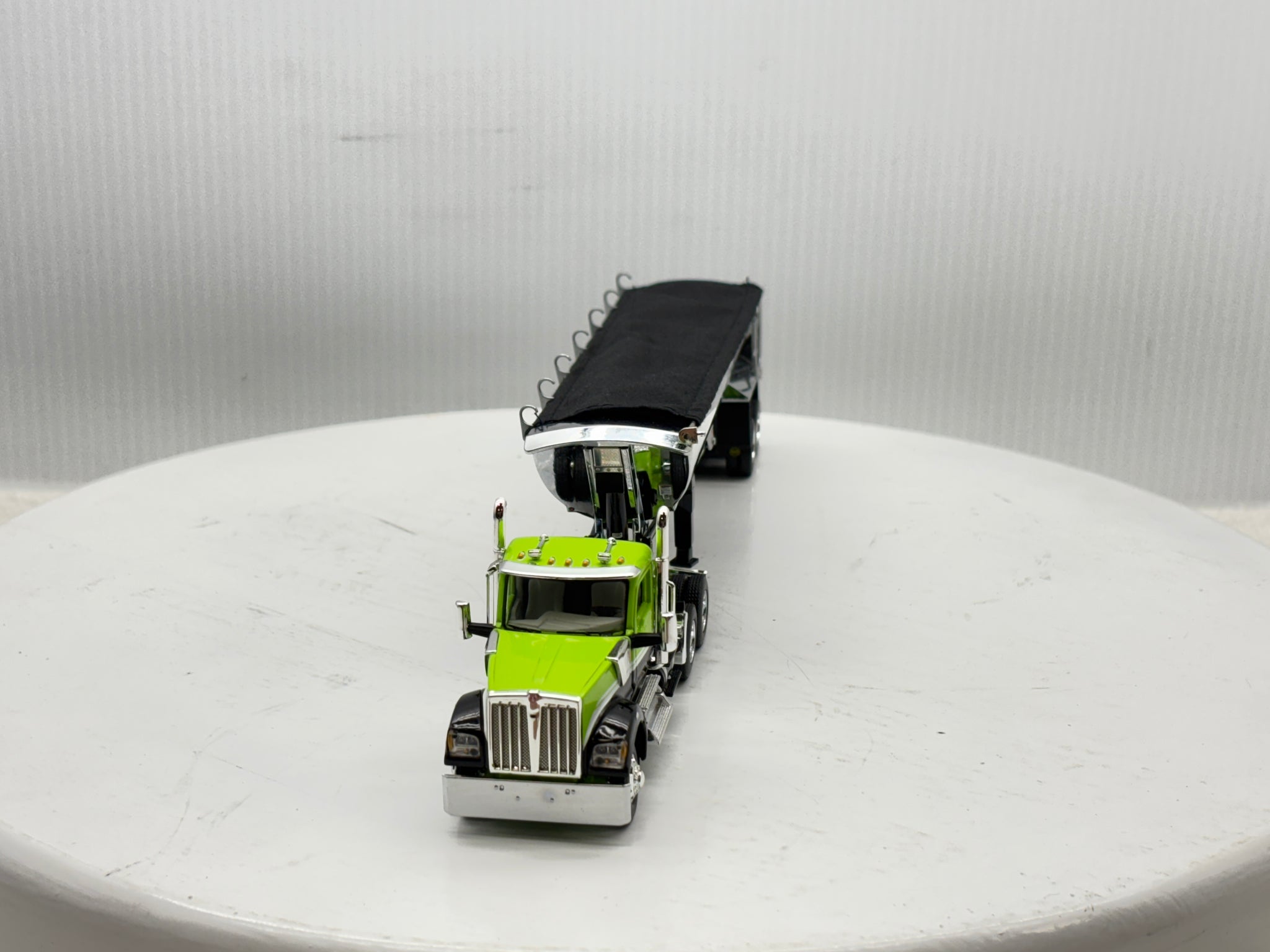 1/64 Kenworth W990 Day Cab (Green-Black)