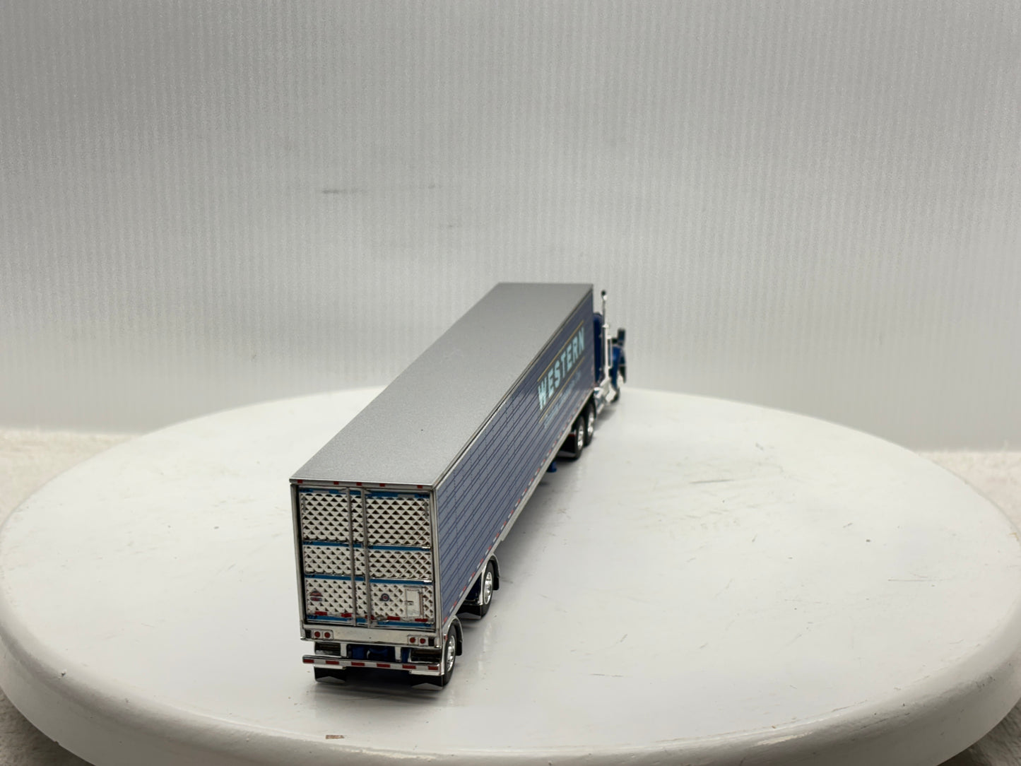 1/64 Kenworth W990 Day Cab (Western)