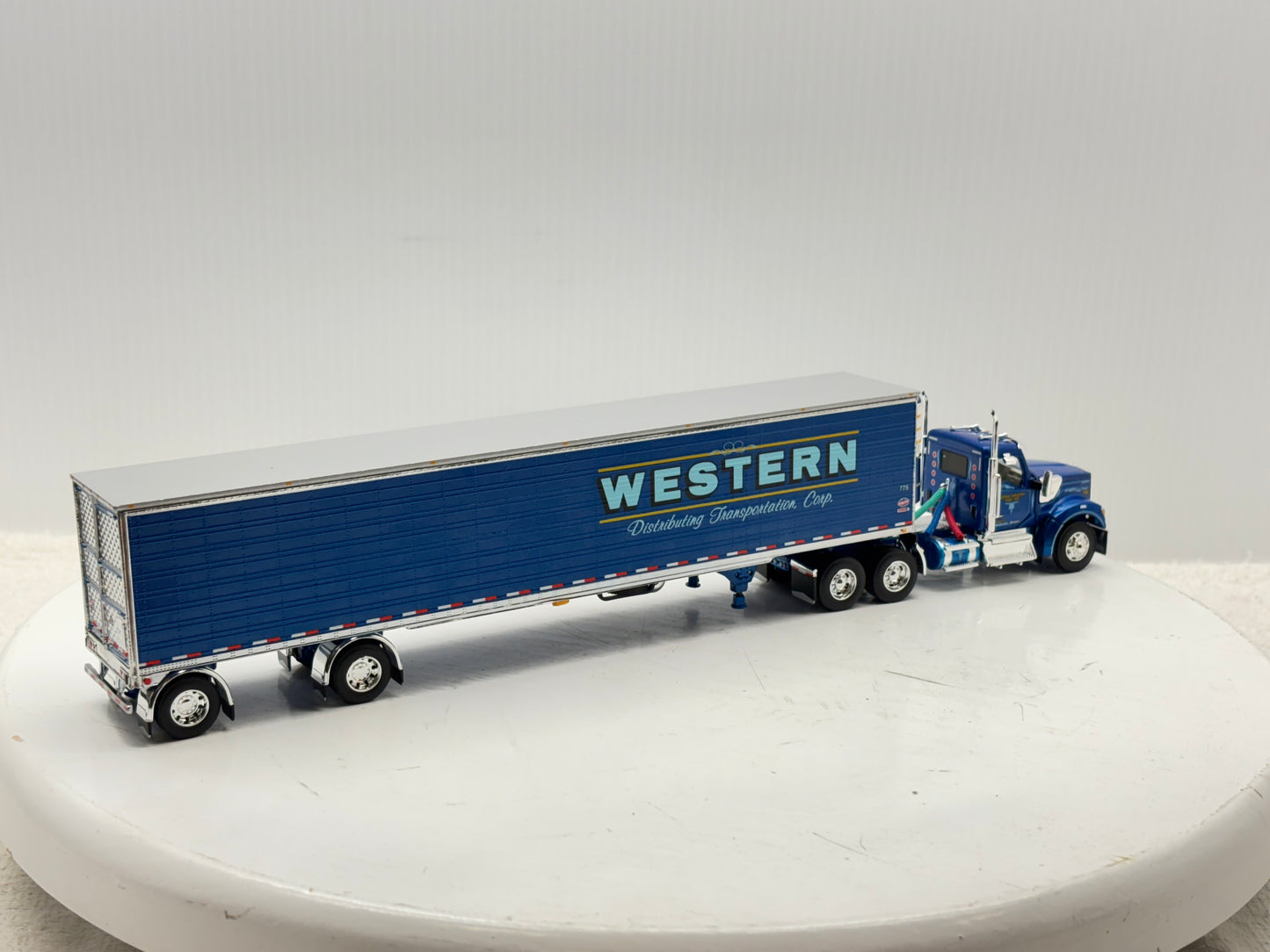 1/64 Kenworth W990 Day Cab (Western)