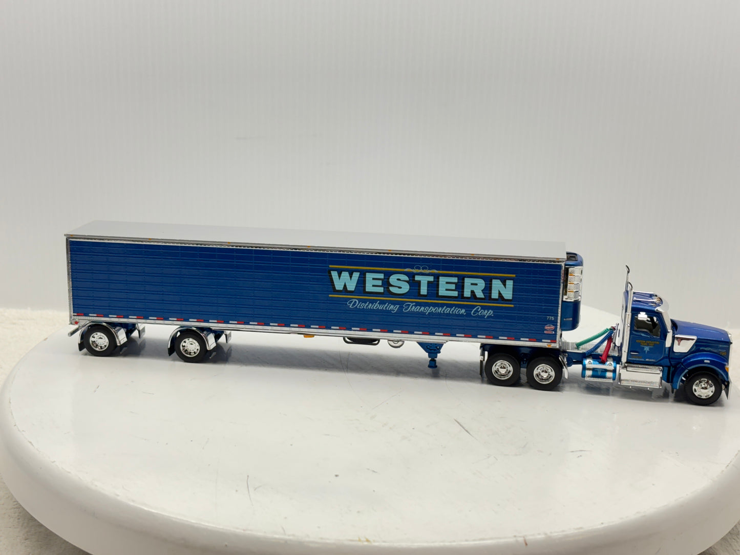1/64 Kenworth W990 Day Cab (Western)