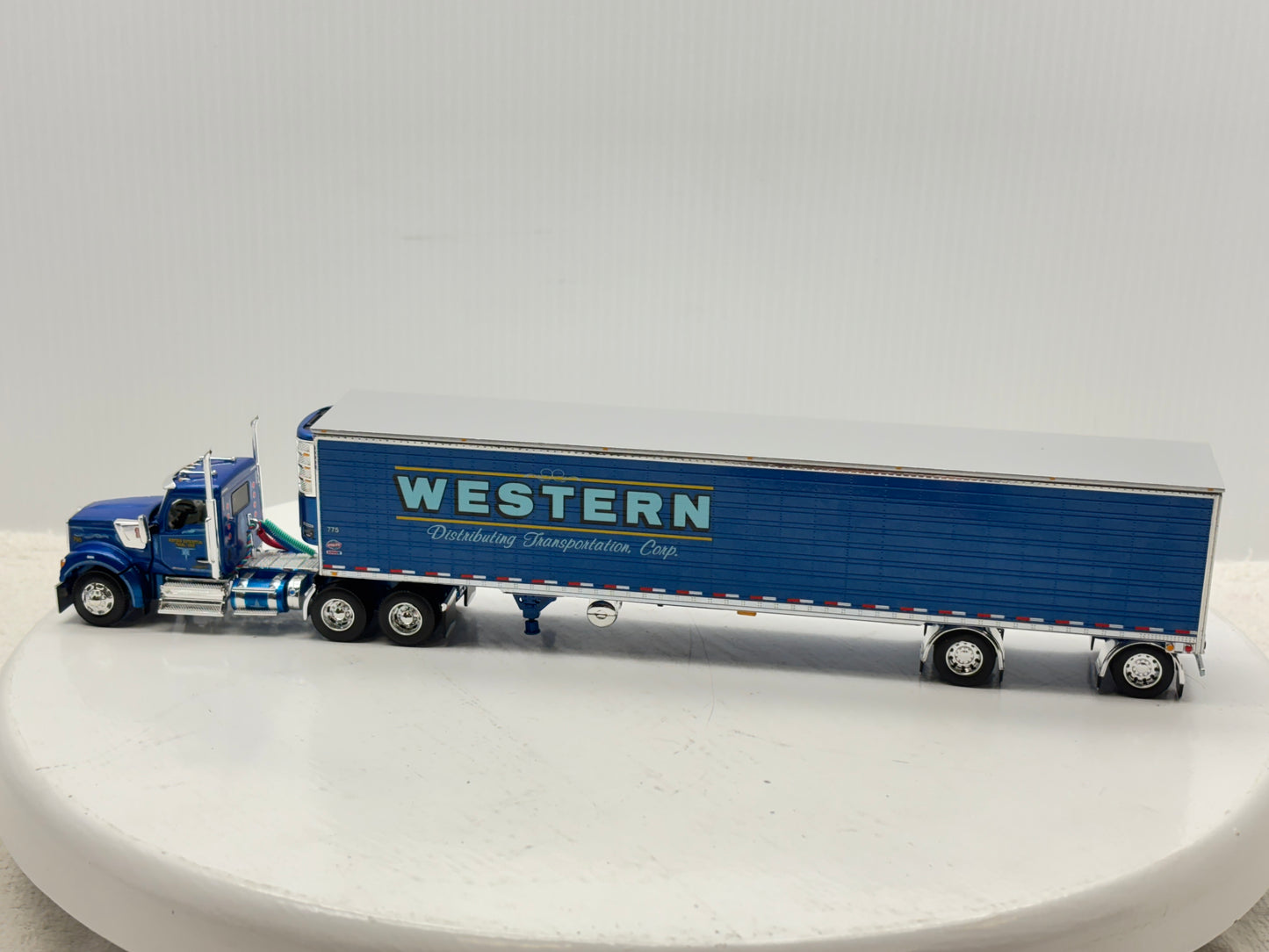 1/64 Kenworth W990 Day Cab (Western)