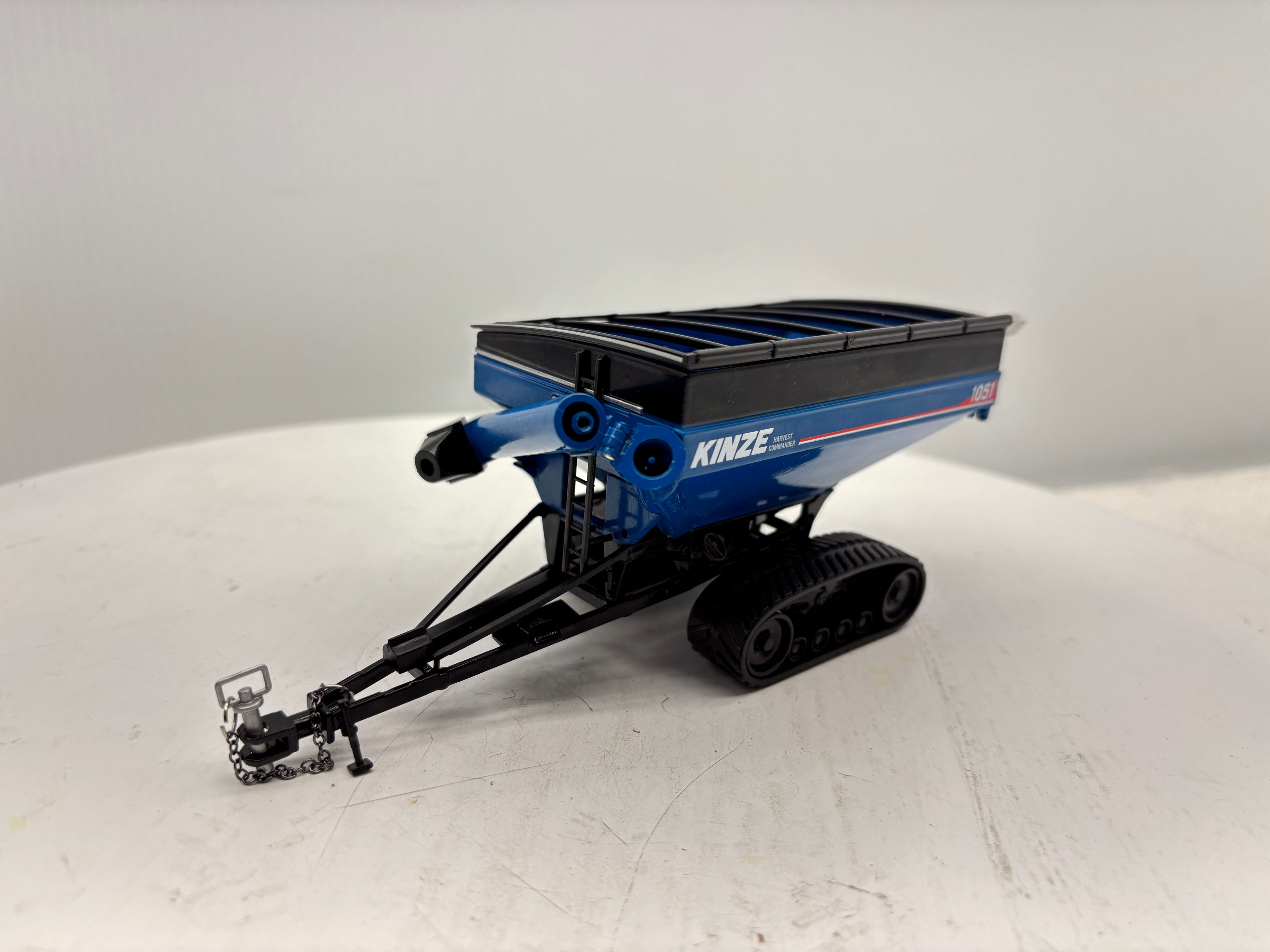 1/64 Kinze 1051 Tracked Grain Cart