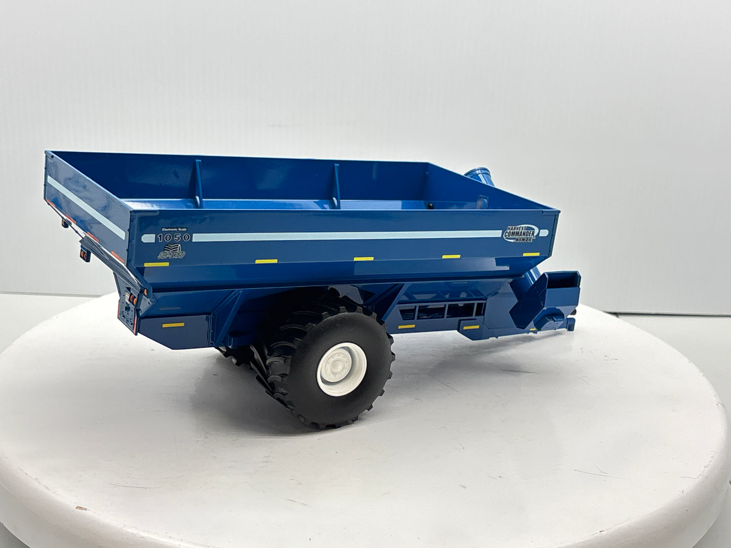 1/32  Kinze 1050 Vintage Grain Cart