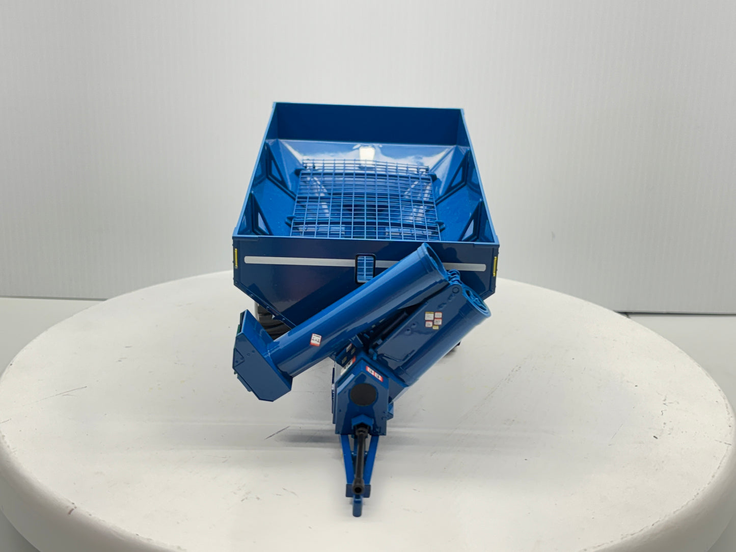 1/32  Kinze 1050 Vintage Grain Cart