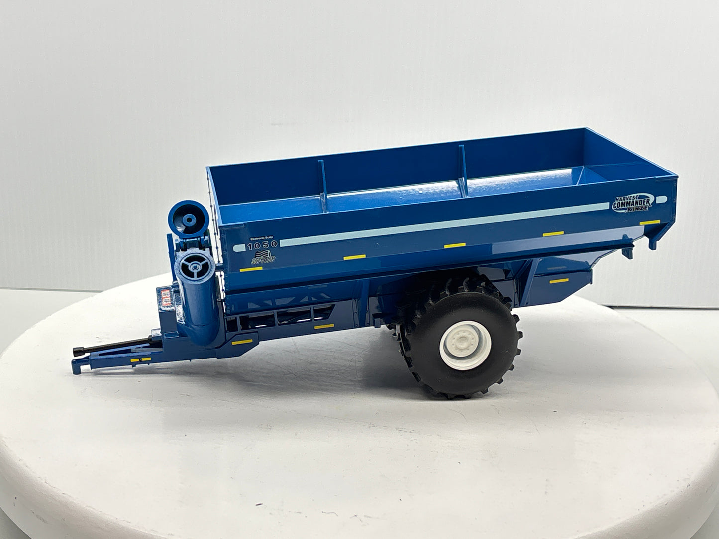 1/32  Kinze 1050 Vintage Grain Cart