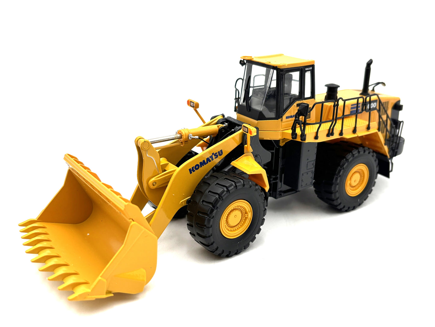 1/50 Komatsu WA600 Wheel Loader