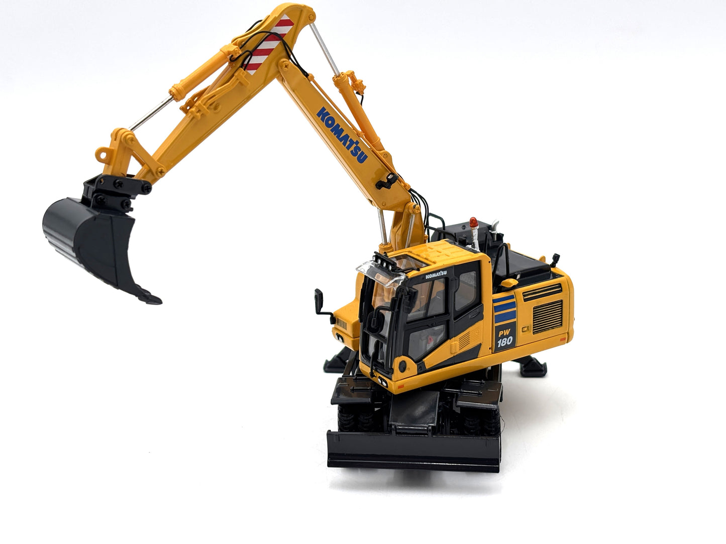 1/50 Komatsu PW180-11 Wheeled Excavator
