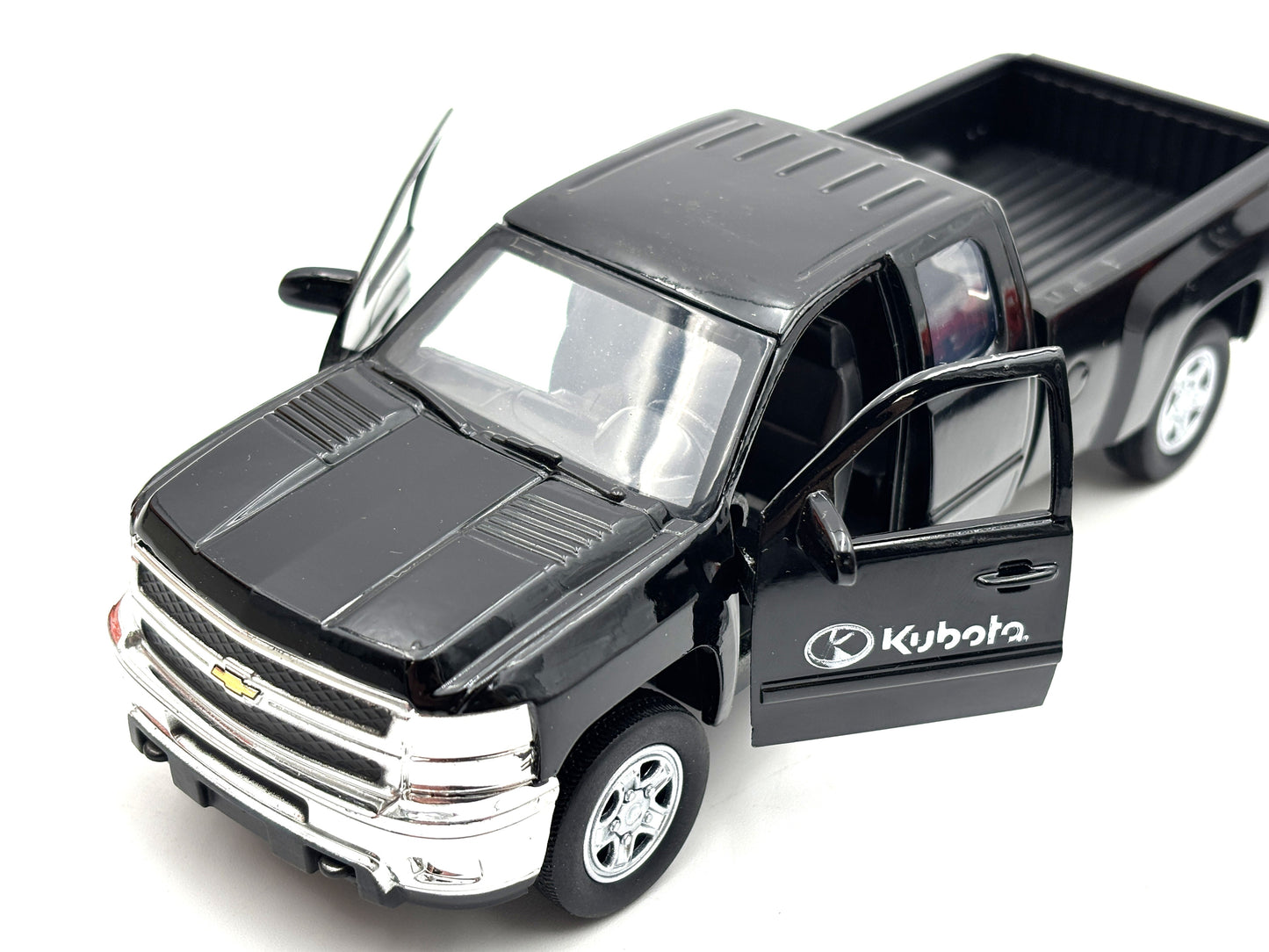1/32 Kubota Z700 with Chevrolet Pick-up