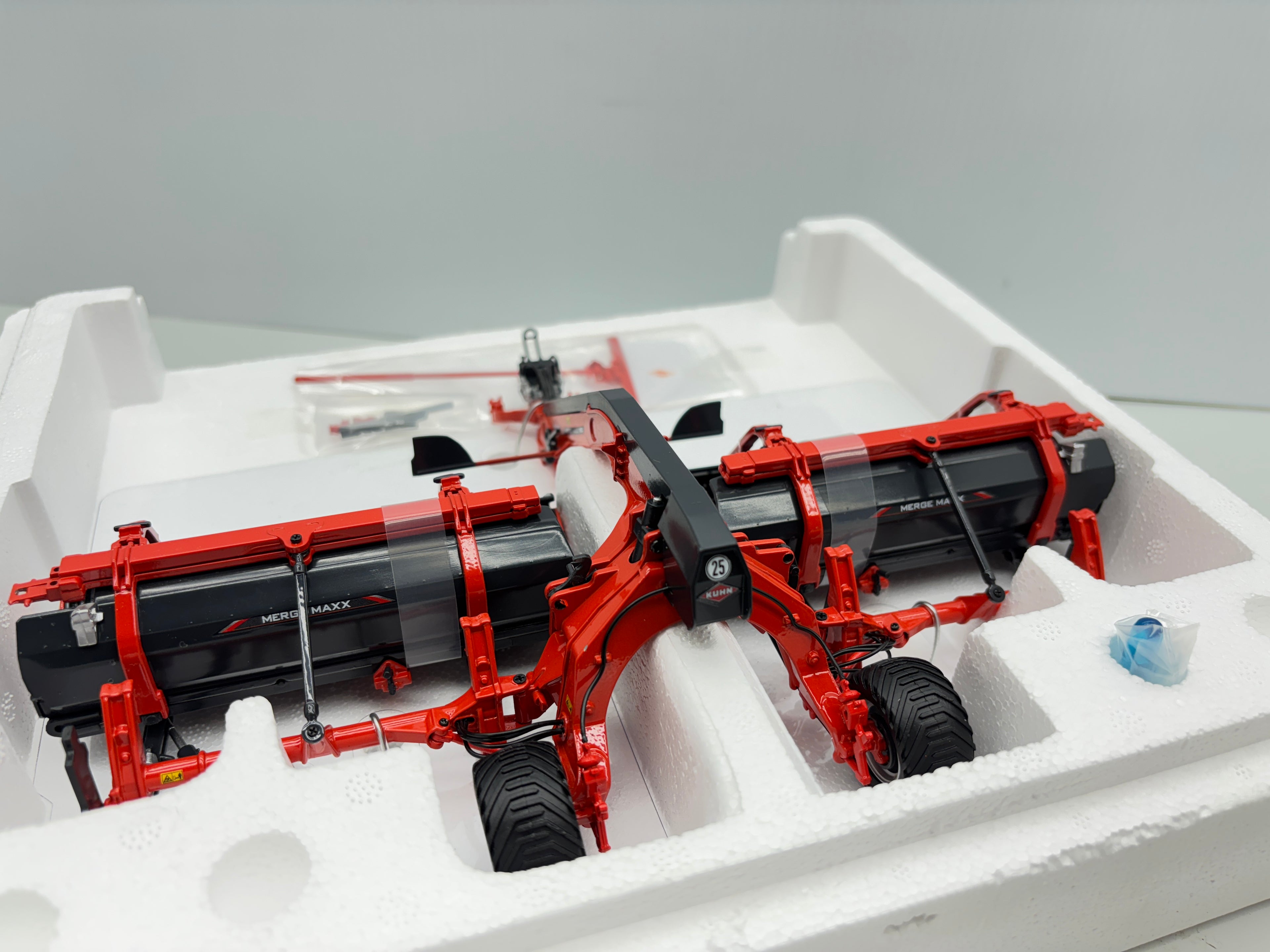 1/32 Kuhn Merge-Maxx 950