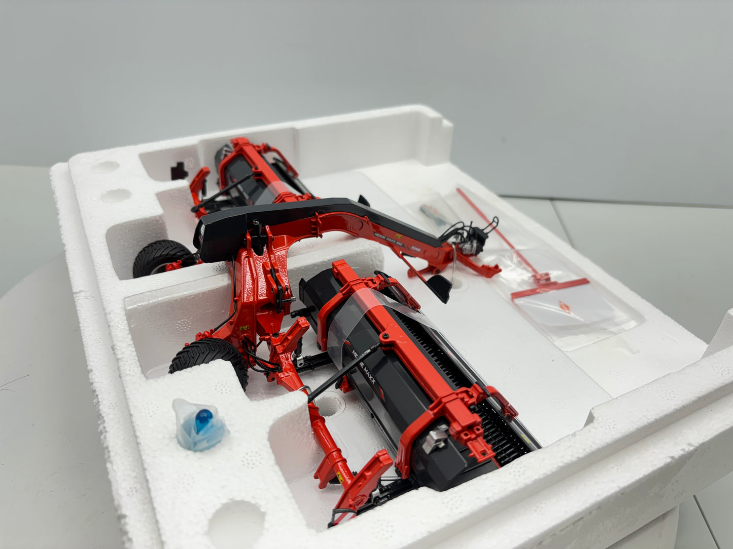1/32 Kuhn Merge-Maxx 950