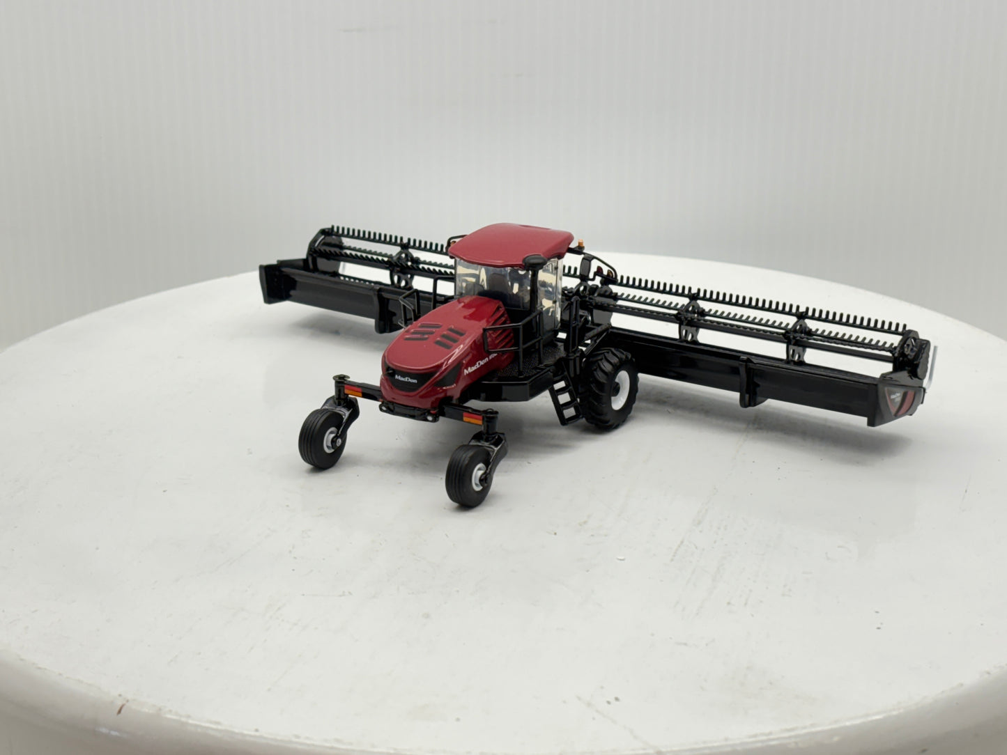 1/64 MacDon M1240