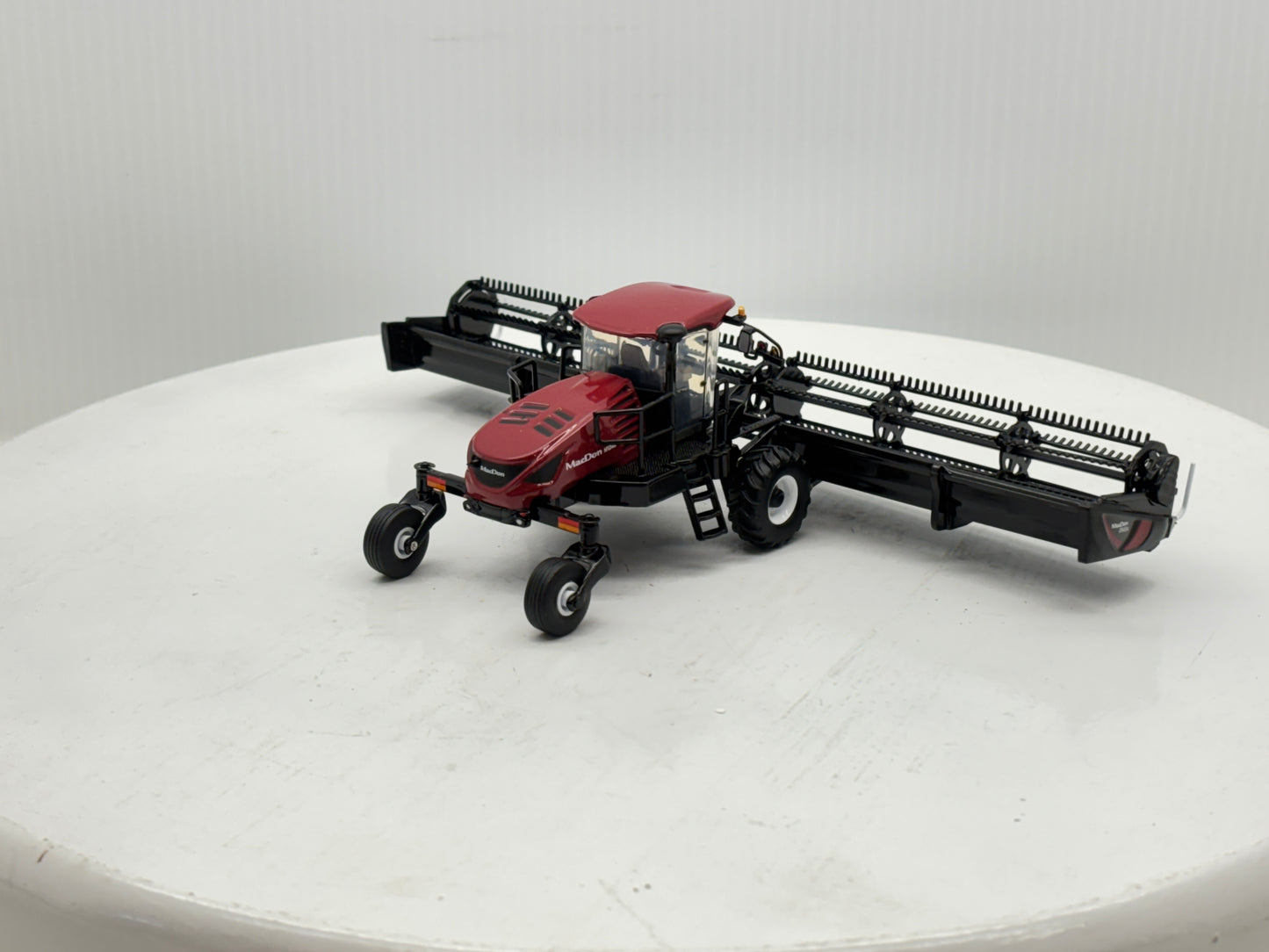 1/64 MacDon M1240