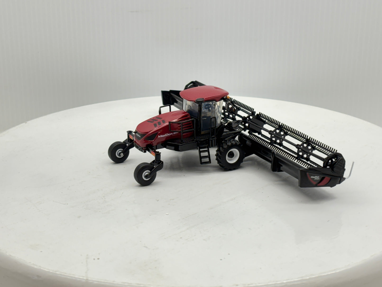 1/64 MacDon M1240