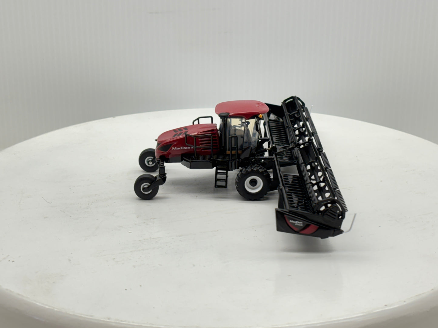 1/64 MacDon M1240