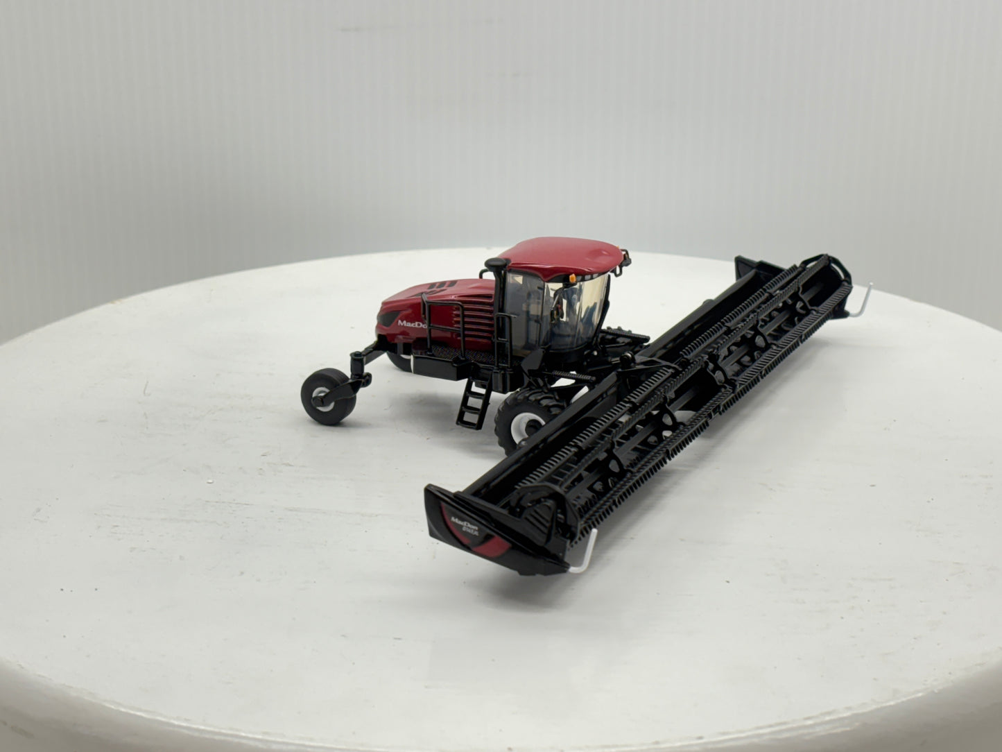 1/64 MacDon M1240