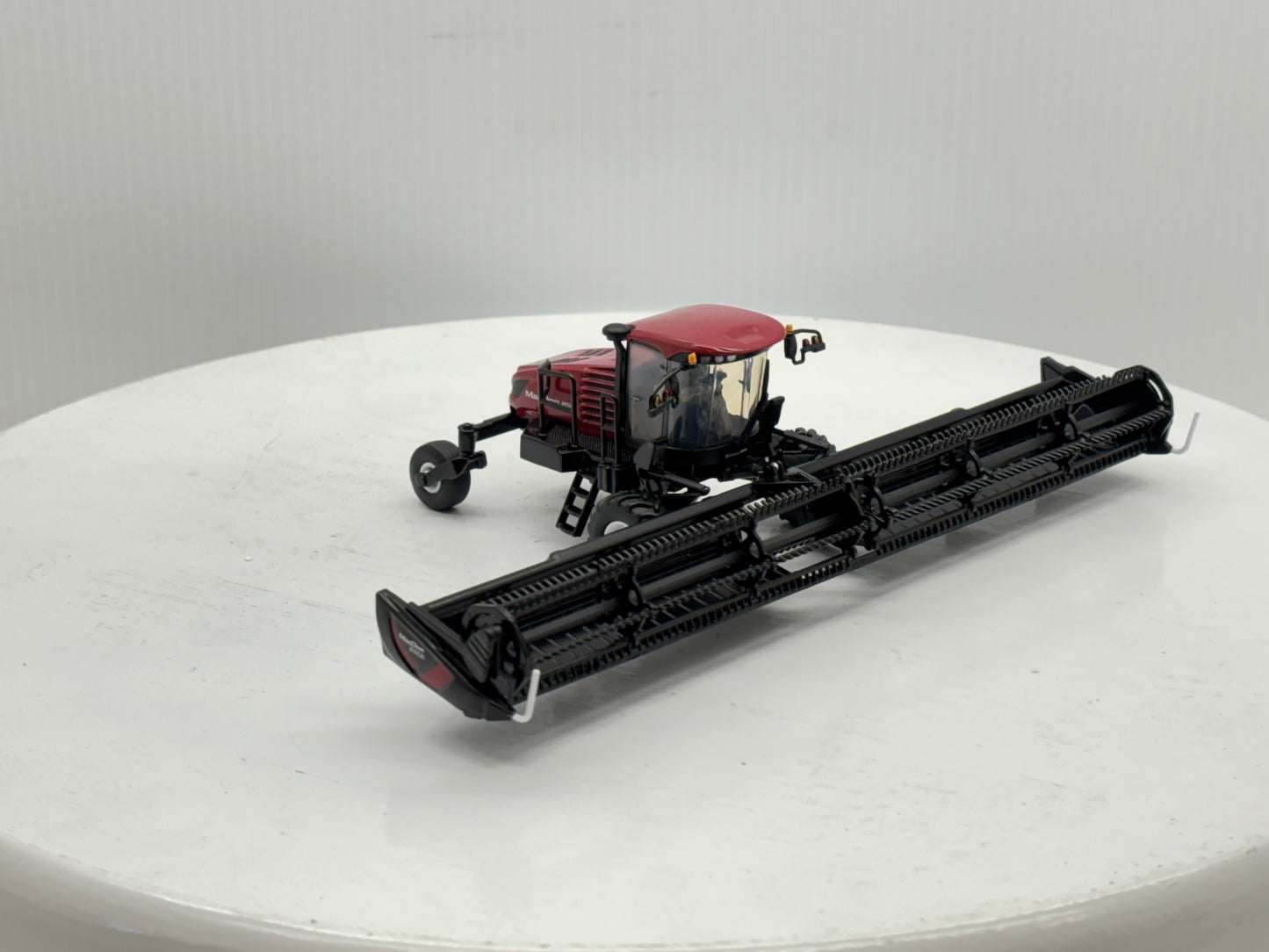 1/64 MacDon M1240