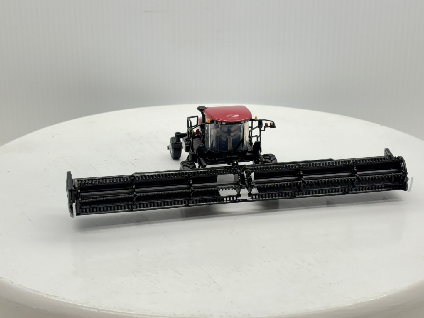 1/64 MacDon M1240
