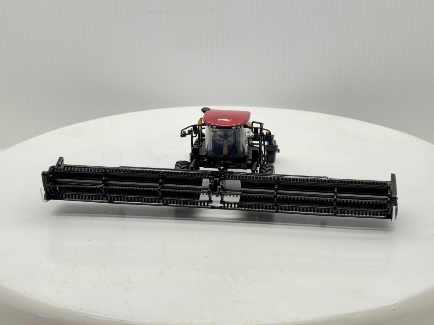 1/64 MacDon M1240