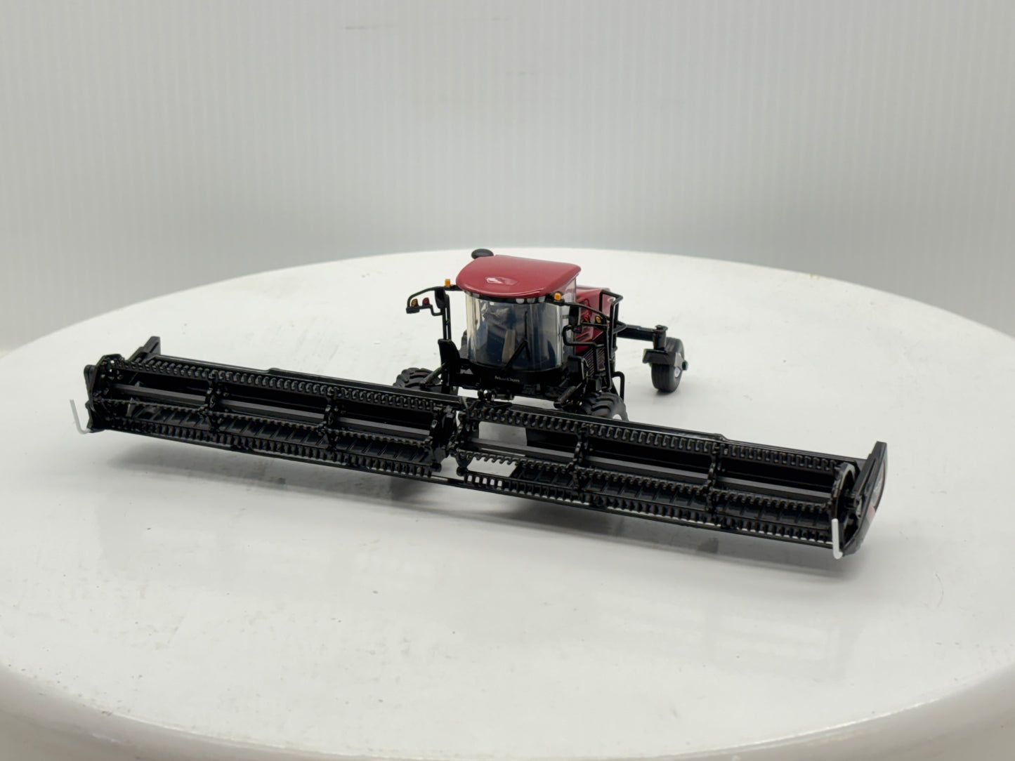 1/64 MacDon M1240