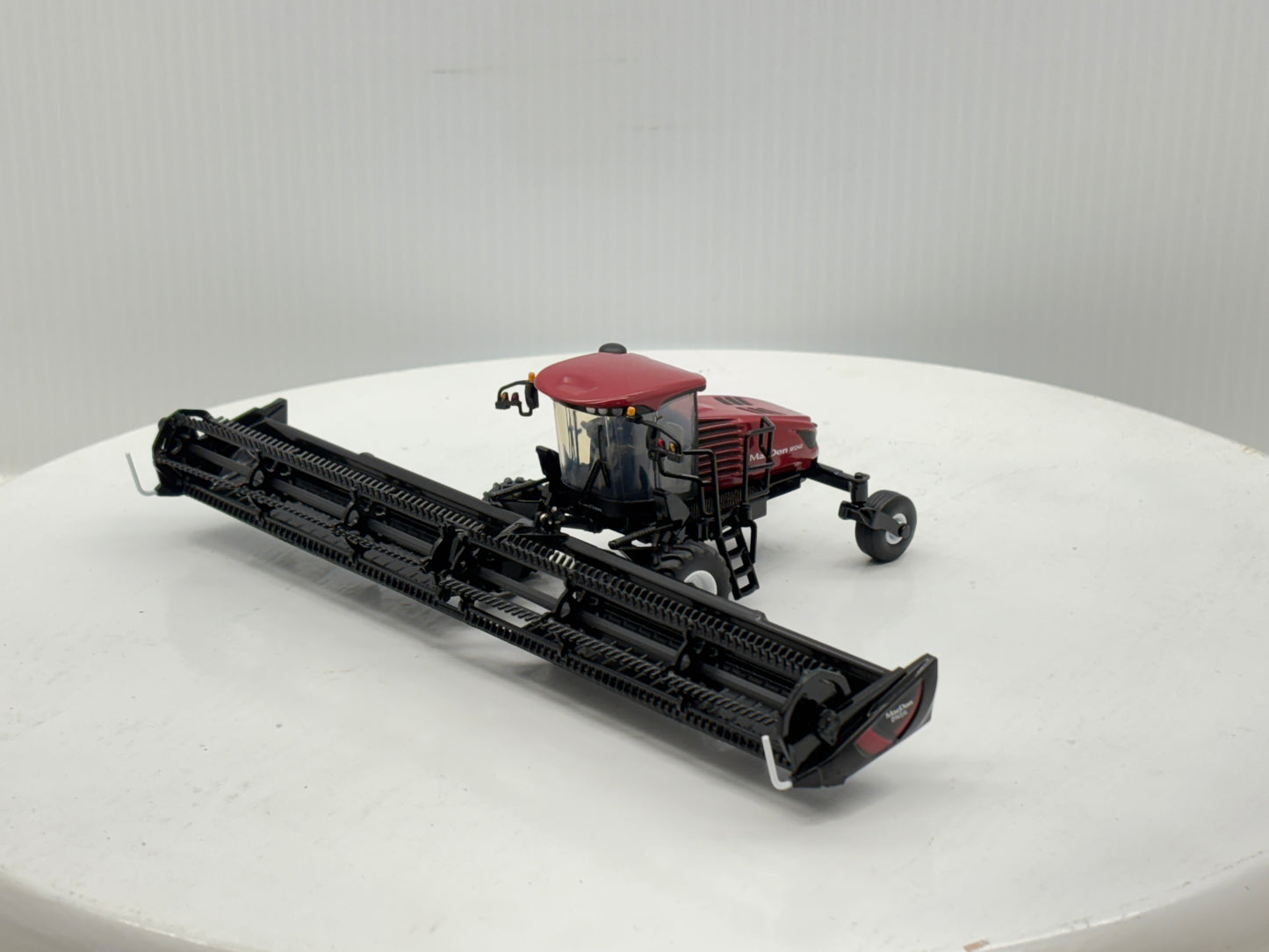 1/64 MacDon M1240