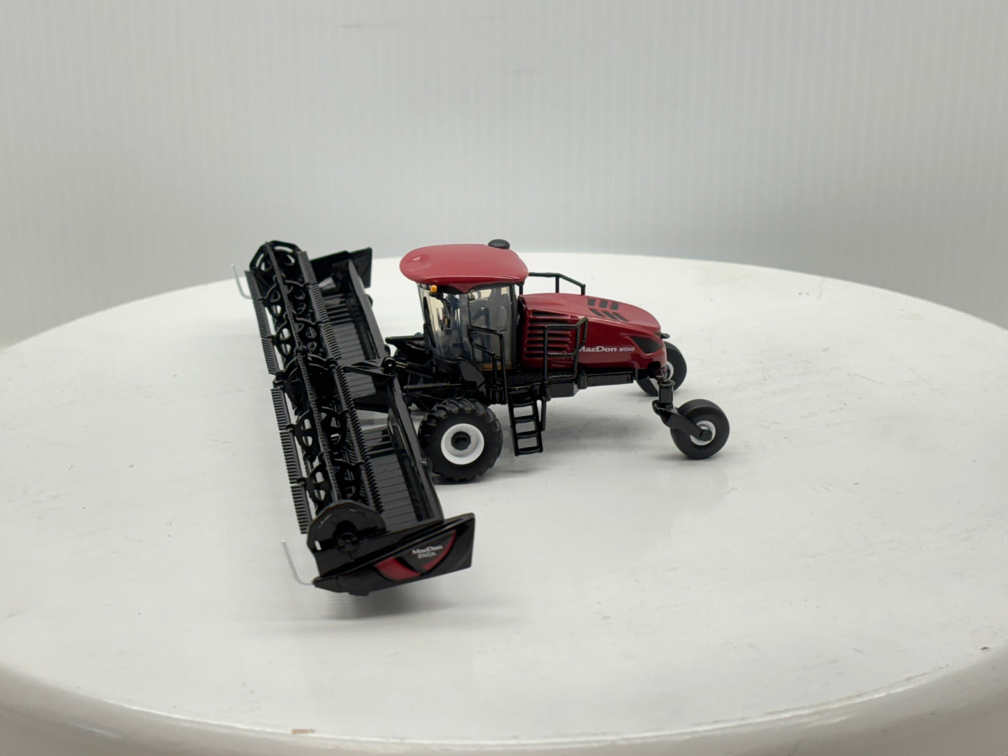 1/64 MacDon M1240