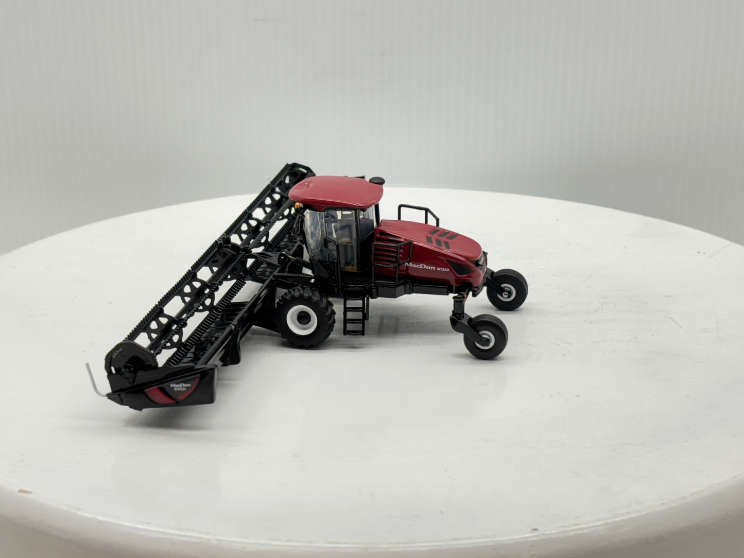 1/64 MacDon M1240