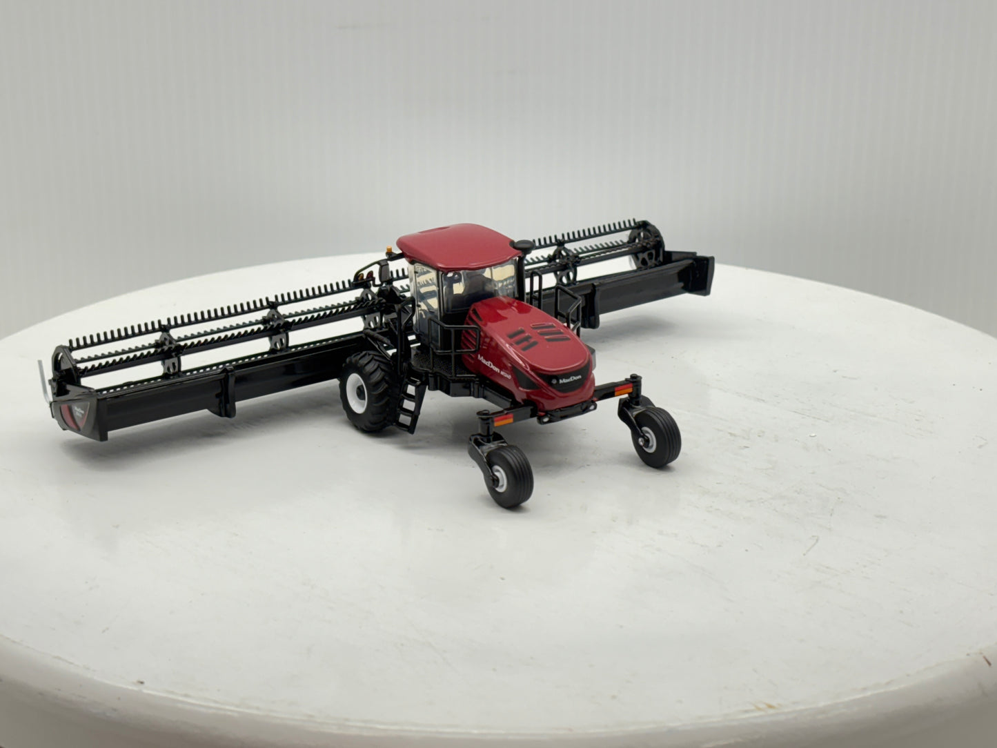 1/64 MacDon M1240