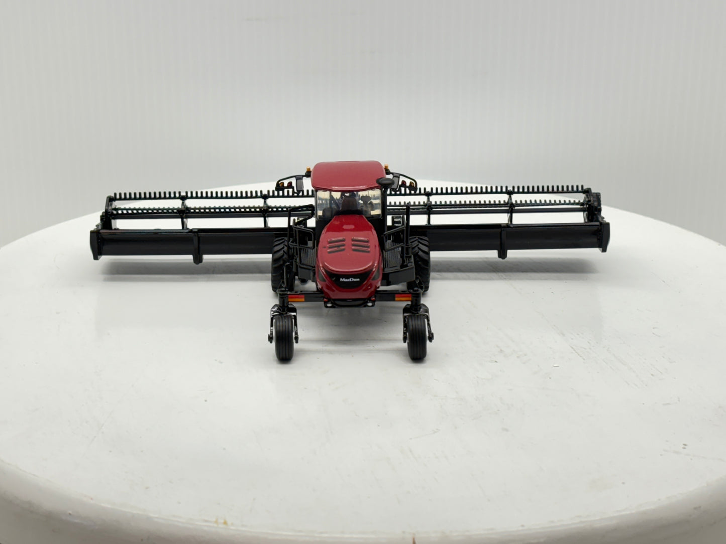 1/64 MacDon M1240