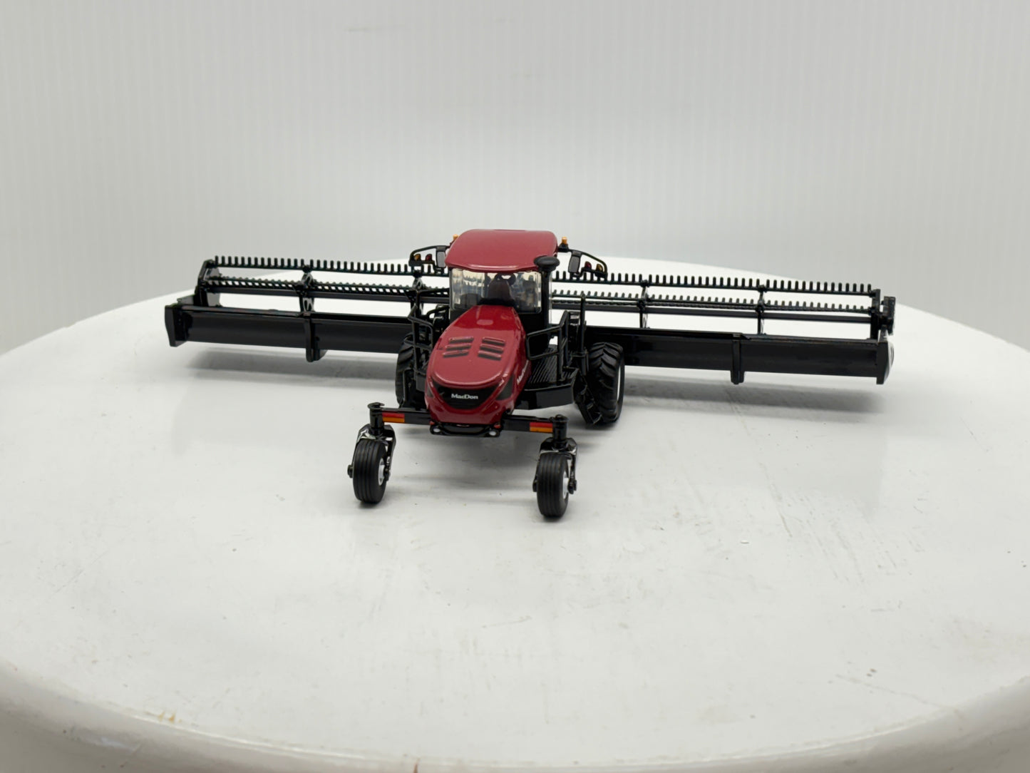 1/64 MacDon M1240