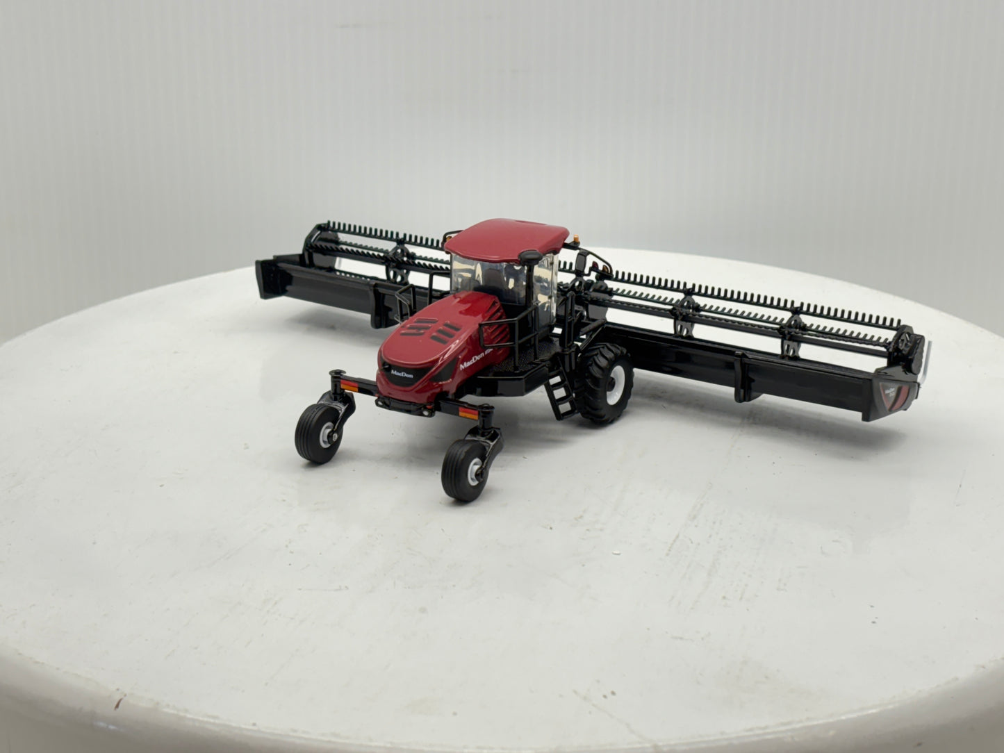 1/64 MacDon M1240