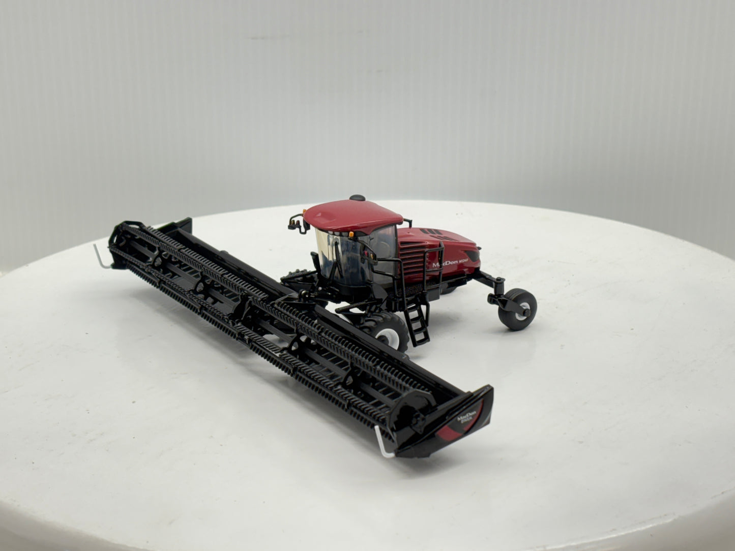 1/64 MacDon M1240