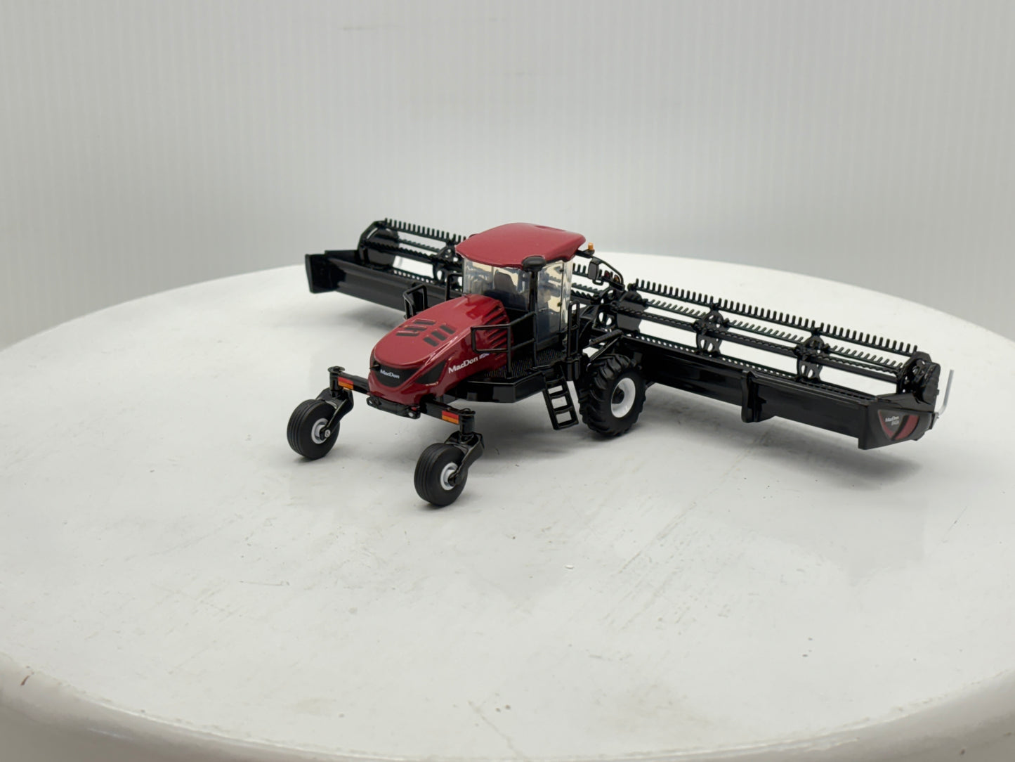 1/64 MacDon M1240