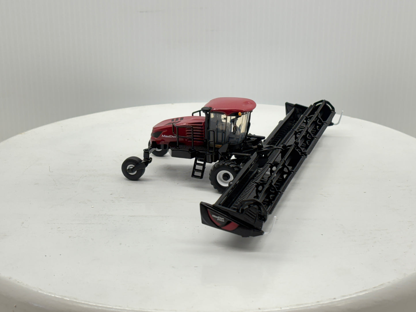 1/64 MacDon M1240