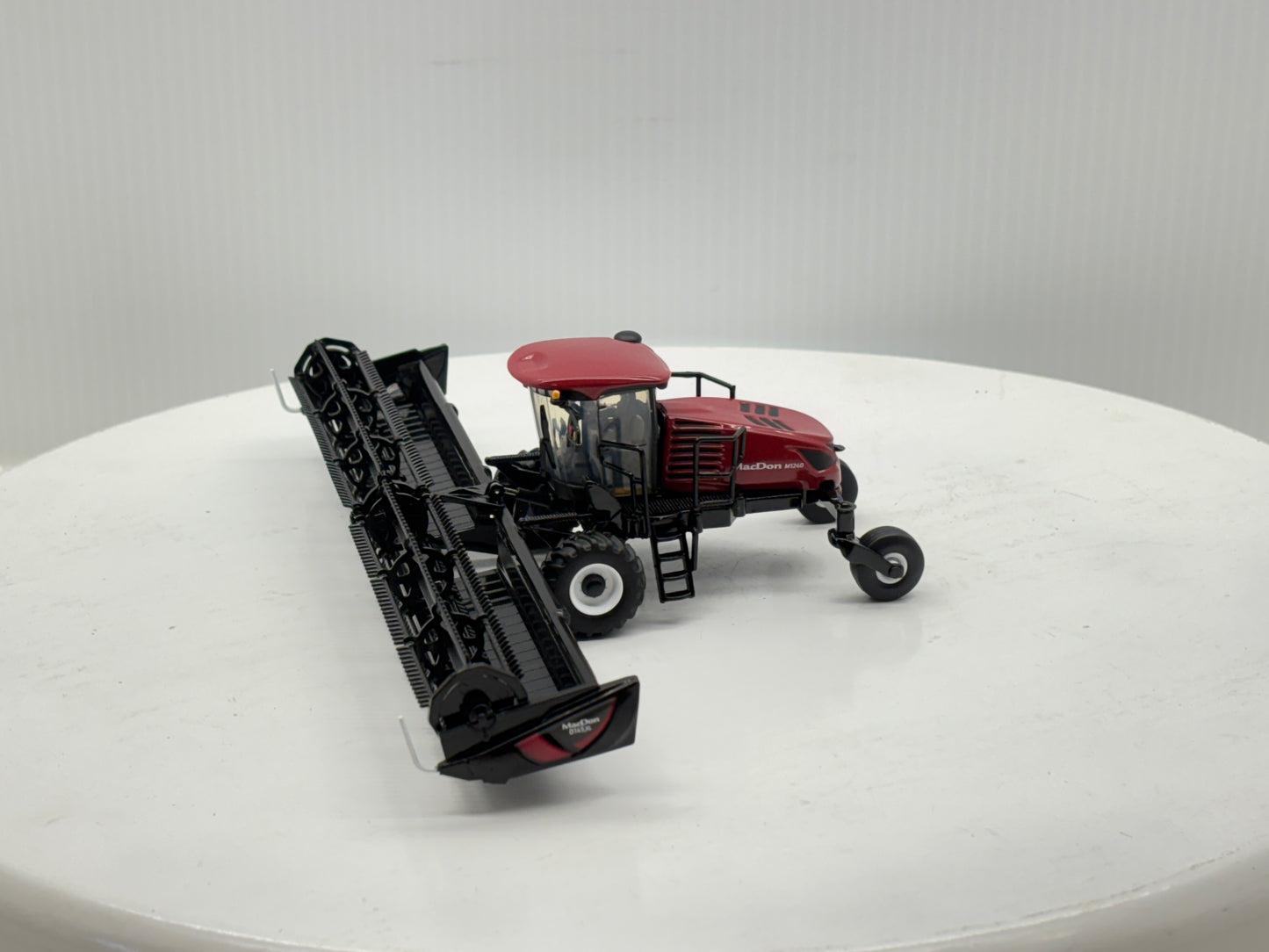 1/64 MacDon M1240