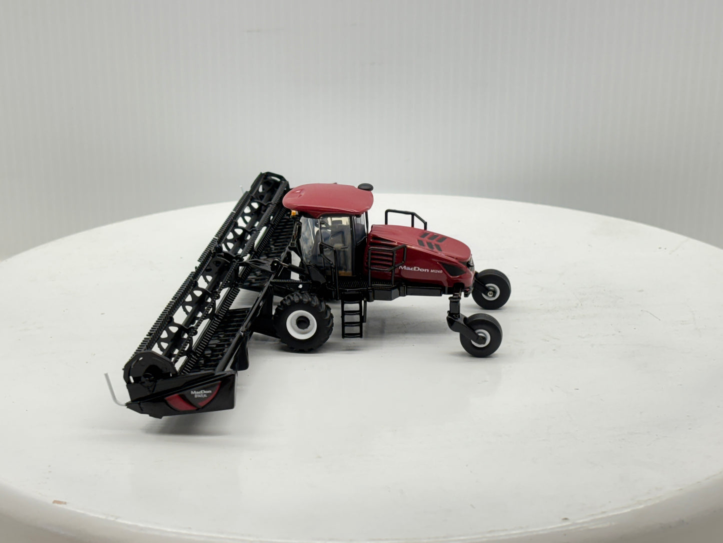 1/64 MacDon M1240
