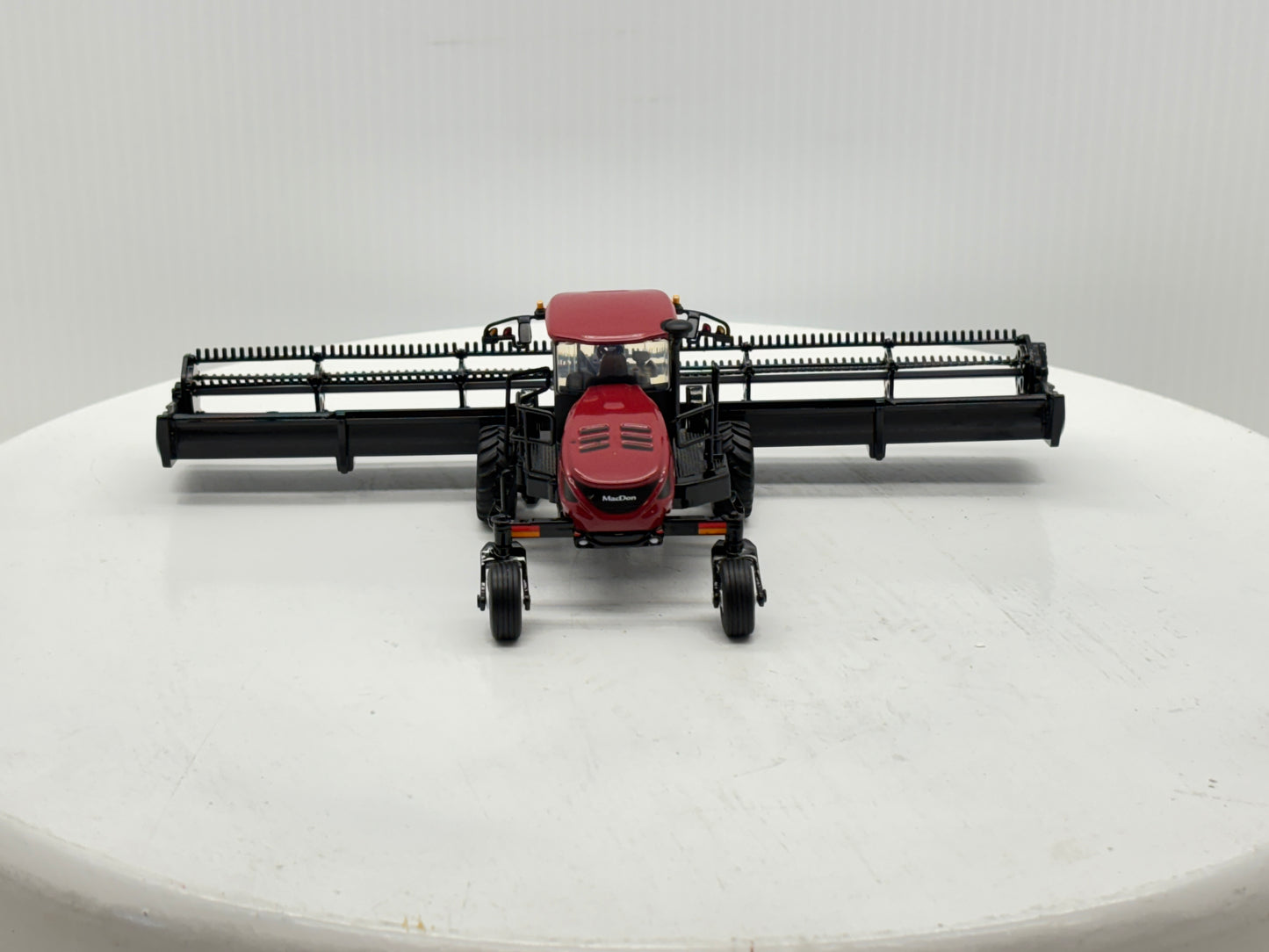 1/64 MacDon M1240