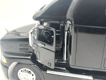 1/32 Mack Vision