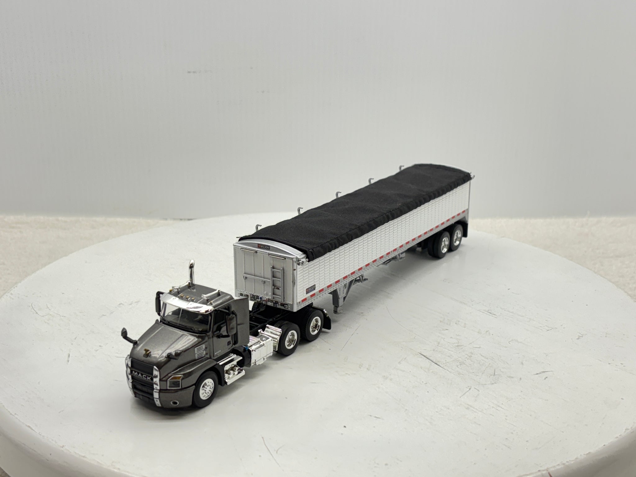 1/64 Mack Anthem Grey